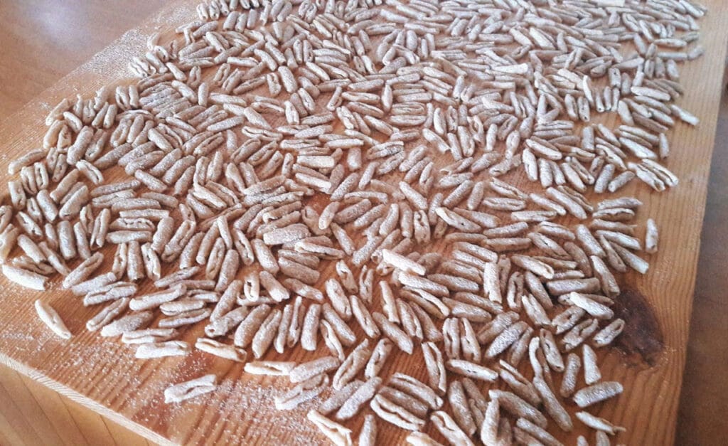 Preparazione cavatelli fatti in casa
